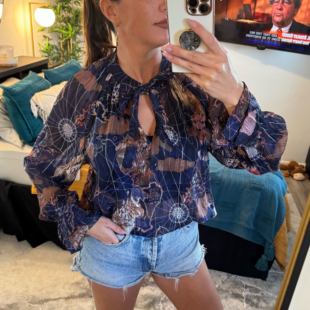 SCOTCH & SODA 💕 Tie Front Key Hole Blouse Short - MEDIUM